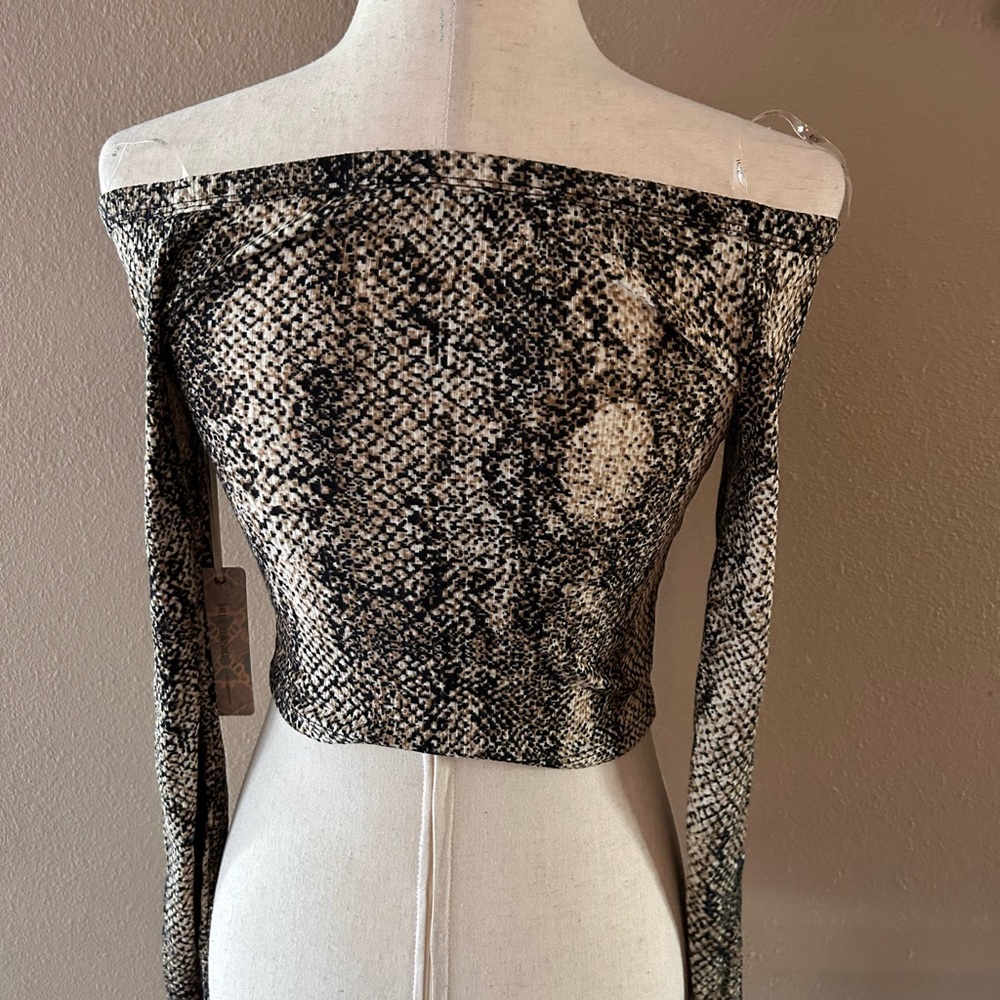 Off the shoulder snake print top - Picture 5 of 8